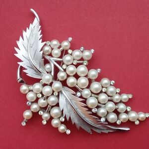 Crown Trifary Vtg.Large Brooch Silver Tone Foux Pear Grape & Clear Rhunestones